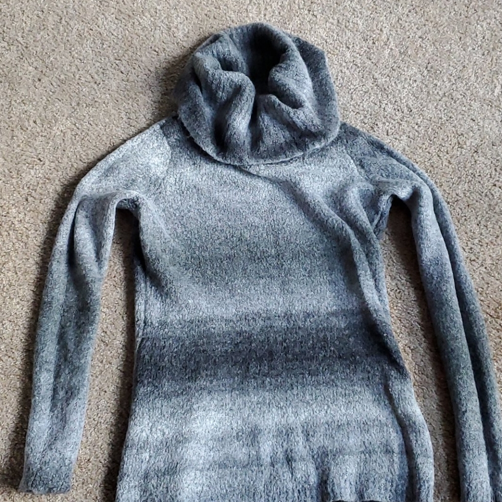 Axcess gray turtleneck